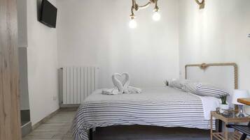 Chambre Double, vue cour intérieure, rez-de-chaussée