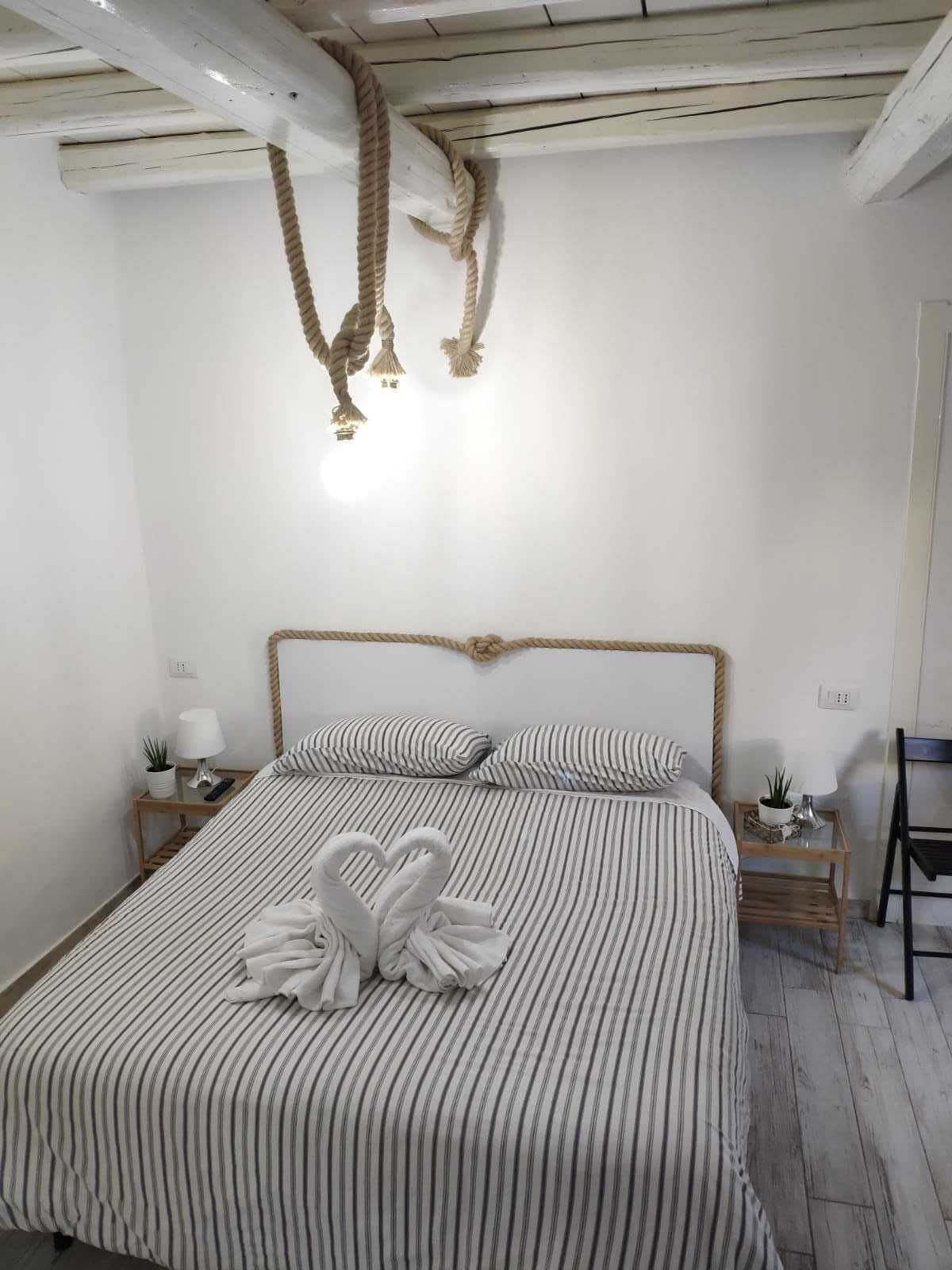 Chambre Double, vue cour intérieure, rez-de-chaussée