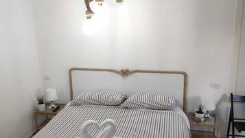 Chambre Double, vue cour intérieure, rez-de-chaussée