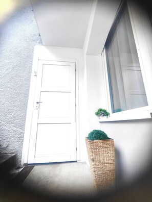 Chambre double, vue sur la cour intérieure, rez-de-chaussée | Bureau, accès au Wi-Fi (inclus), décor unique, ameublement unique