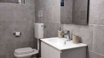 Double Room, Courtyard View, Ground Floor | Bathroom | Shower, hair dryer, bidet, towels