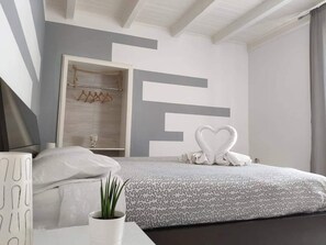 Habitación doble | Escritorio, wifi gratis, decoración individual y mobiliario individual