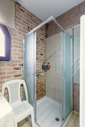 Familienzimmer, eigenes Bad (6) | Badezimmer | Dusche, Haartrockner, Handtücher