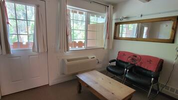 Luxe beddengoed, pillowtop-bedden, een kluis op de kamer