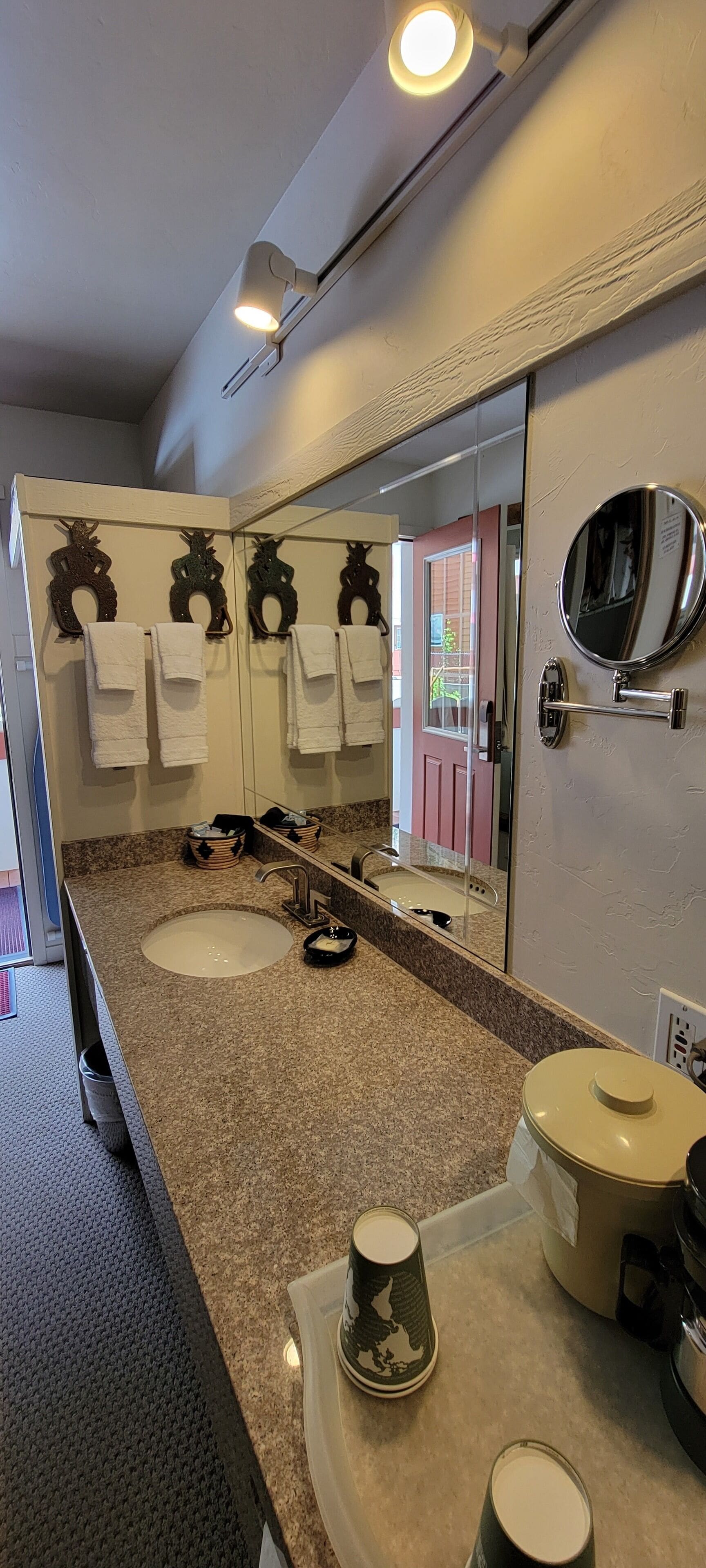 comfort single room, 1 king bed, accessible, balcony | 1 bedroom, premium bedding, pillow-top beds, in-room safe