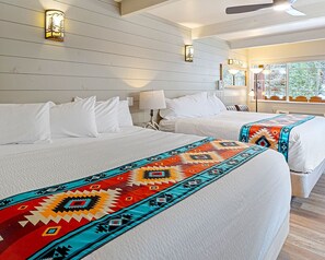 Premium bedding, pillowtop beds, in-room safe, blackout drapes - Hot Springs Inn (Ouray)