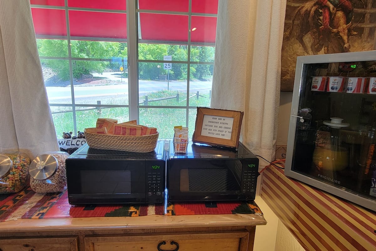 free daily continental breakfast