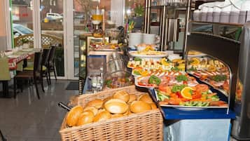 Petit déjeuner buffet compris tous les jours