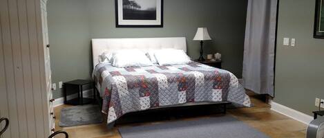 1 bedroom, iron/ironing board, internet, bed sheets