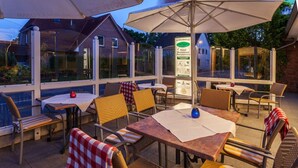 Outdoor dining - Landhotel Zur Linde (Verden)