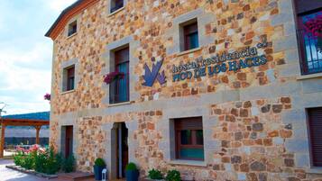 Vista frontal de la propiedad