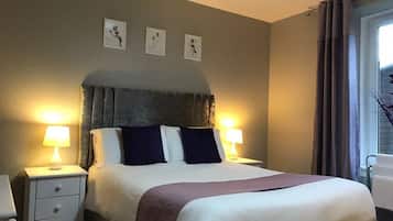 2 bedrooms, in-room safe, desk, iron/ironing board