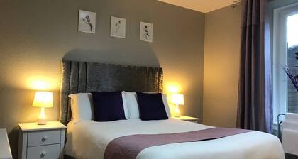 1 St Catherine’s City Cottage. Free Parking & WiFi