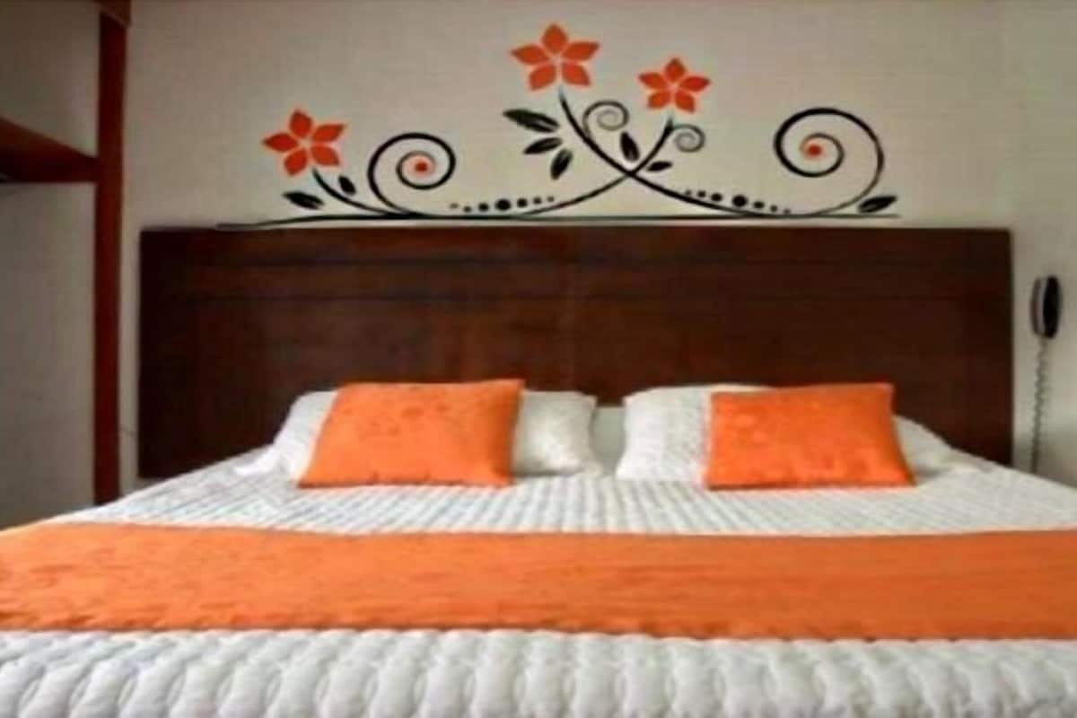 Double Room | Blackout drapes, WiFi (free), bed sheets