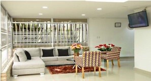 Lobby sitting area - Hotel Ayenda Harrington 63 1089 (Bogotá)