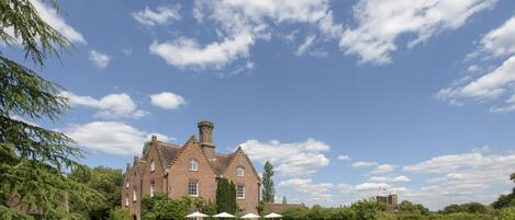 Façana frontal de l'allotjament