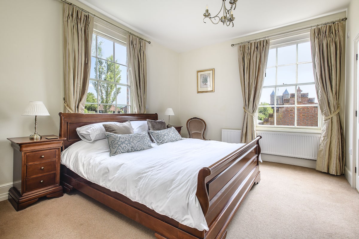 Klassieke tweepersoonskamer (Hemsted) | Luxe beddengoed, individueel gemeubileerd, een strijkplank/strijkijzer