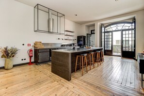 冰箱、微波炉、烤箱、炉灶