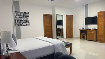 Deluxe Double Room, 1 King Bed, Courtyard View | Frette Italian sheets, premium bedding, down comforters, pillowtop beds