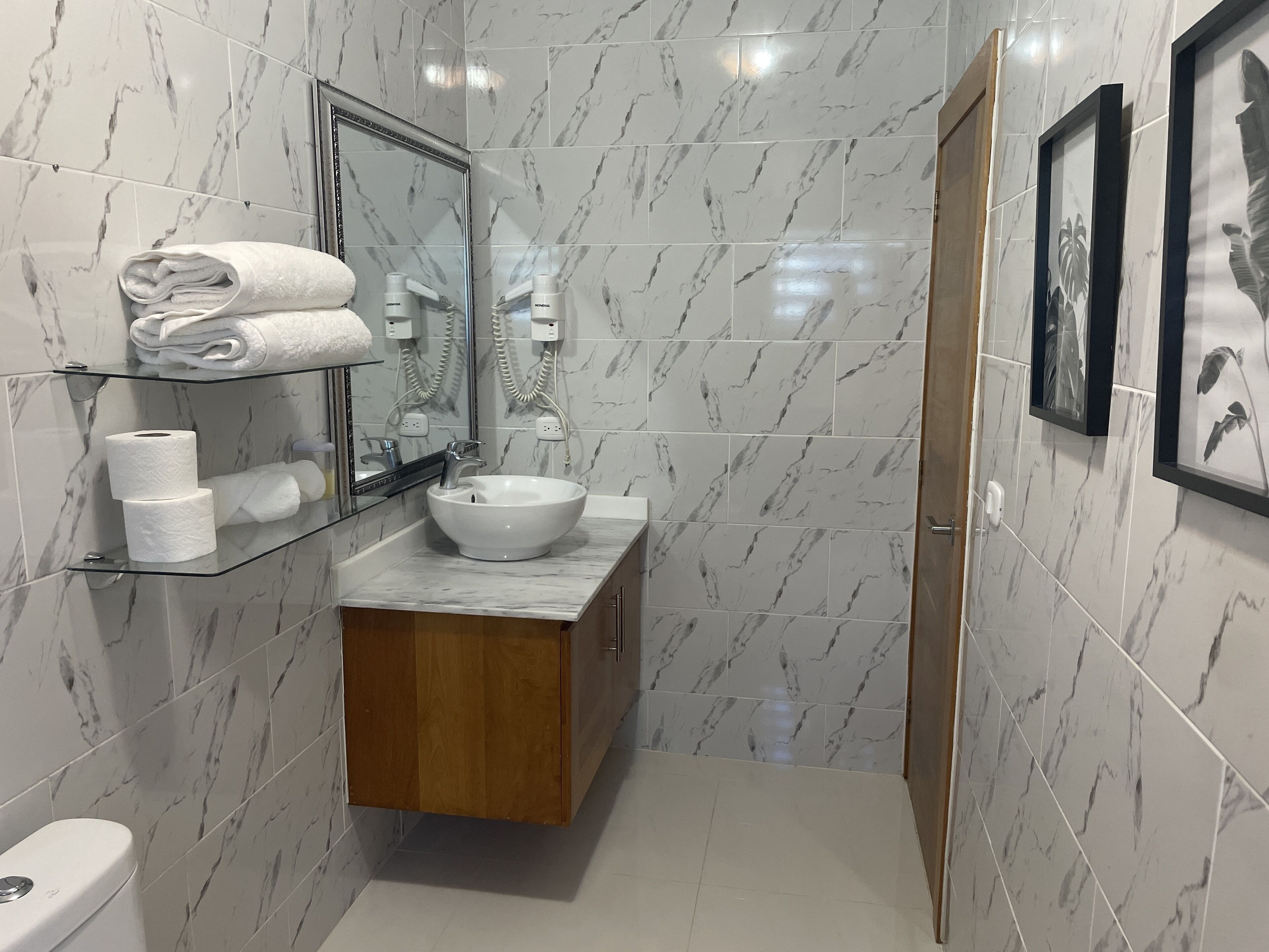 shower, rainfall showerhead, free toiletries, hair dryer