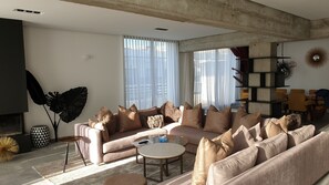 Deluxe Apartment, 2 Bedrooms | Living room