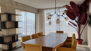 Leilighet – deluxe, 2 soverom | Spiseområde på rommet