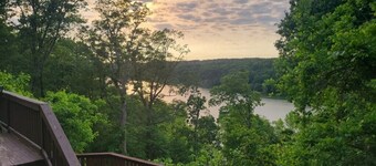 Ozark Retreat med udsigt over søen