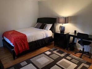 2 bedrooms, desk, iron/ironing board, WiFi - Huge March Deals! (Bella Vista)