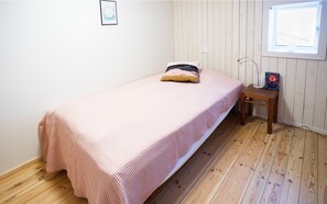 Family House, 4 Bedrooms - Original North Country House (Laugar)