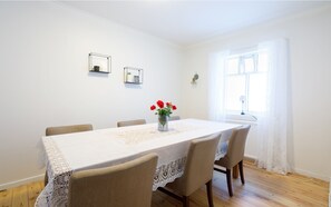 Perhetalo, 4 makuuhuonetta | Ruokailu omassa huoneessa