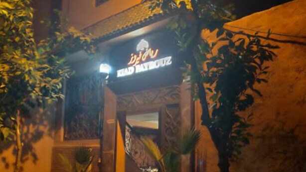 Fachada de la propiedad por la tarde o noche