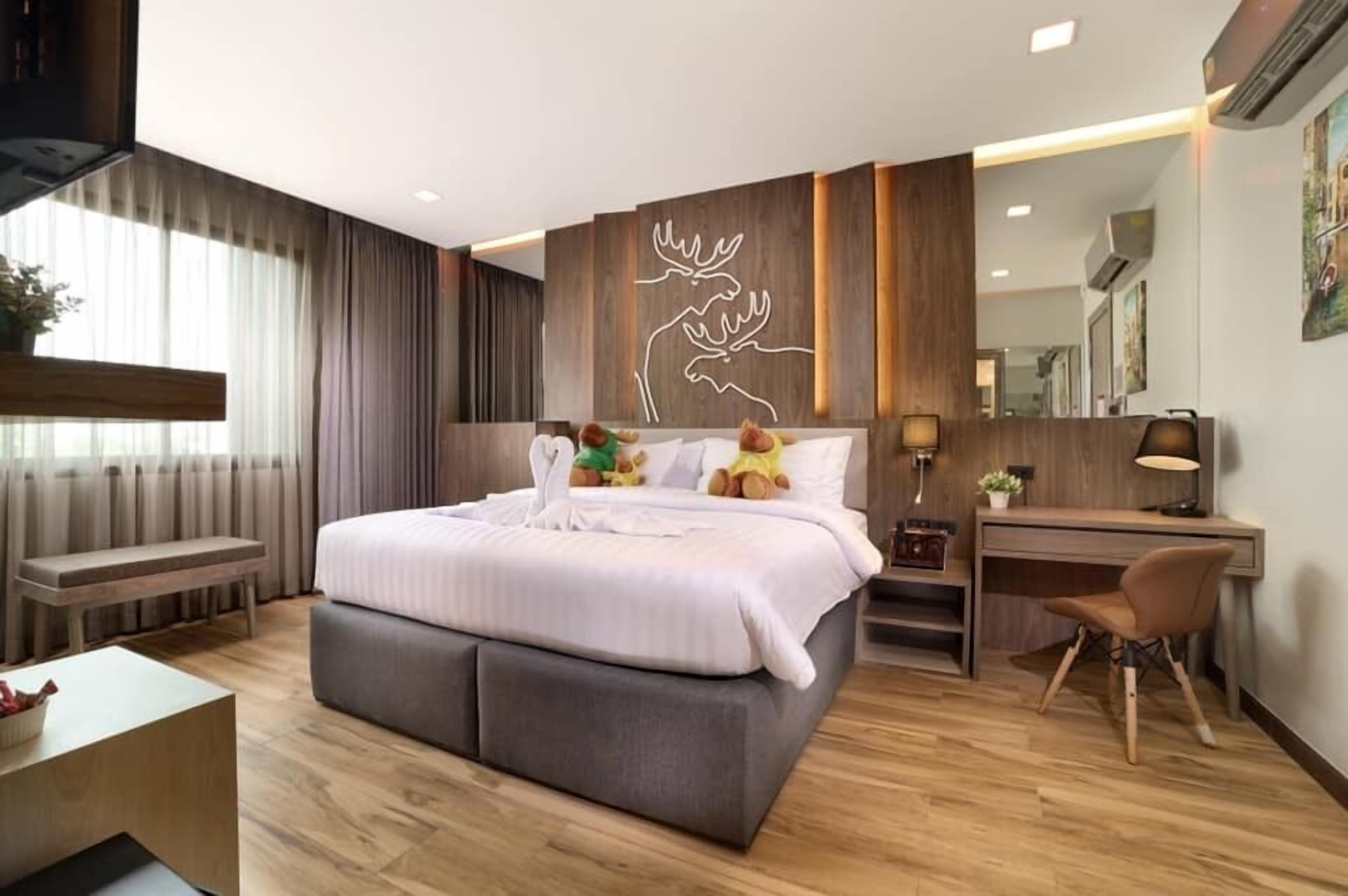 Premium bedding, in-room safe, desk, blackout curtains