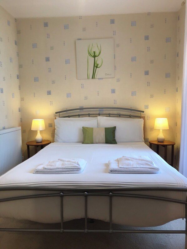 3 bedrooms, in-room safe, desk, iron/ironing board