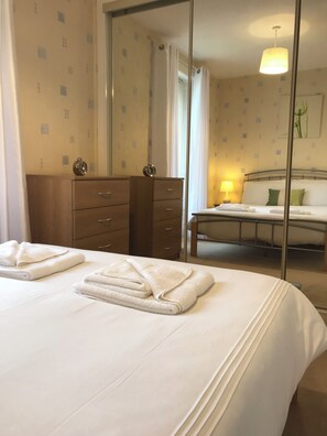 3 Schlafzimmer, Zimmersafe, Schreibtisch, BĂŒgeleisen/BĂŒgelbrett