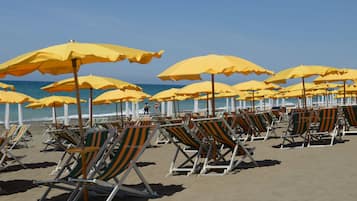 Una spiaggia nelle vicinanze