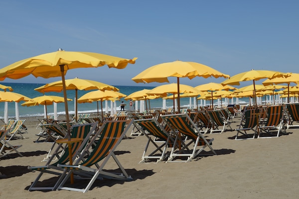 Una spiaggia nelle vicinanze