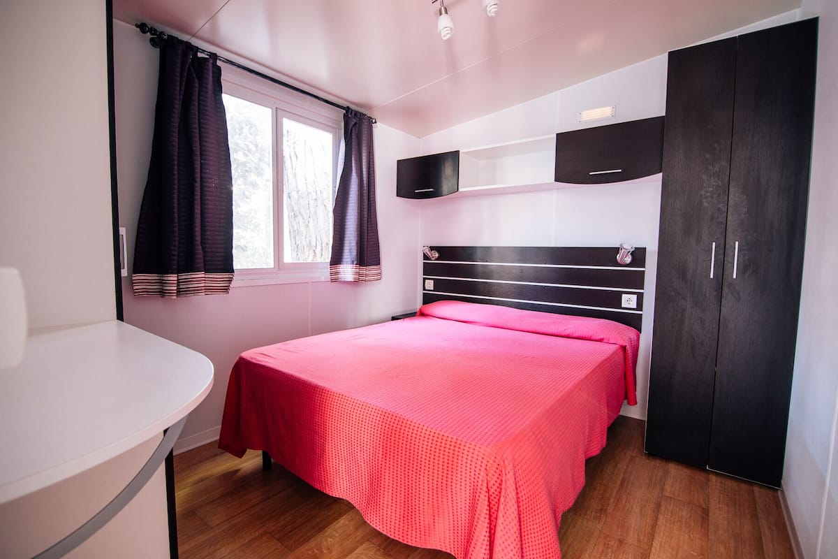 Casa mobile Deluxe, 2 camere da letto, patio | 2 camere, tende oscuranti, culle/letti per bambini (a pagamento)