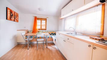 Deluxe Mobile Home, 2 Bedrooms, Patio | Private kitchenette