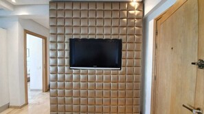 Comfort Apartment, 2 Bedrooms | Television