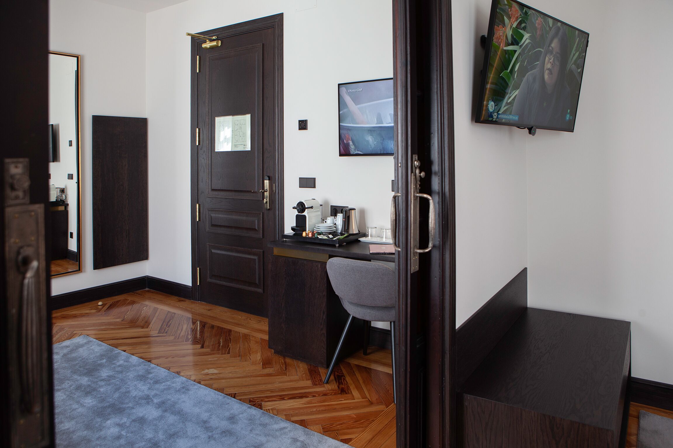 junior suite (2 adults and 1 kid) | 1 bedroom, minibar, in-room safe, individually decorated