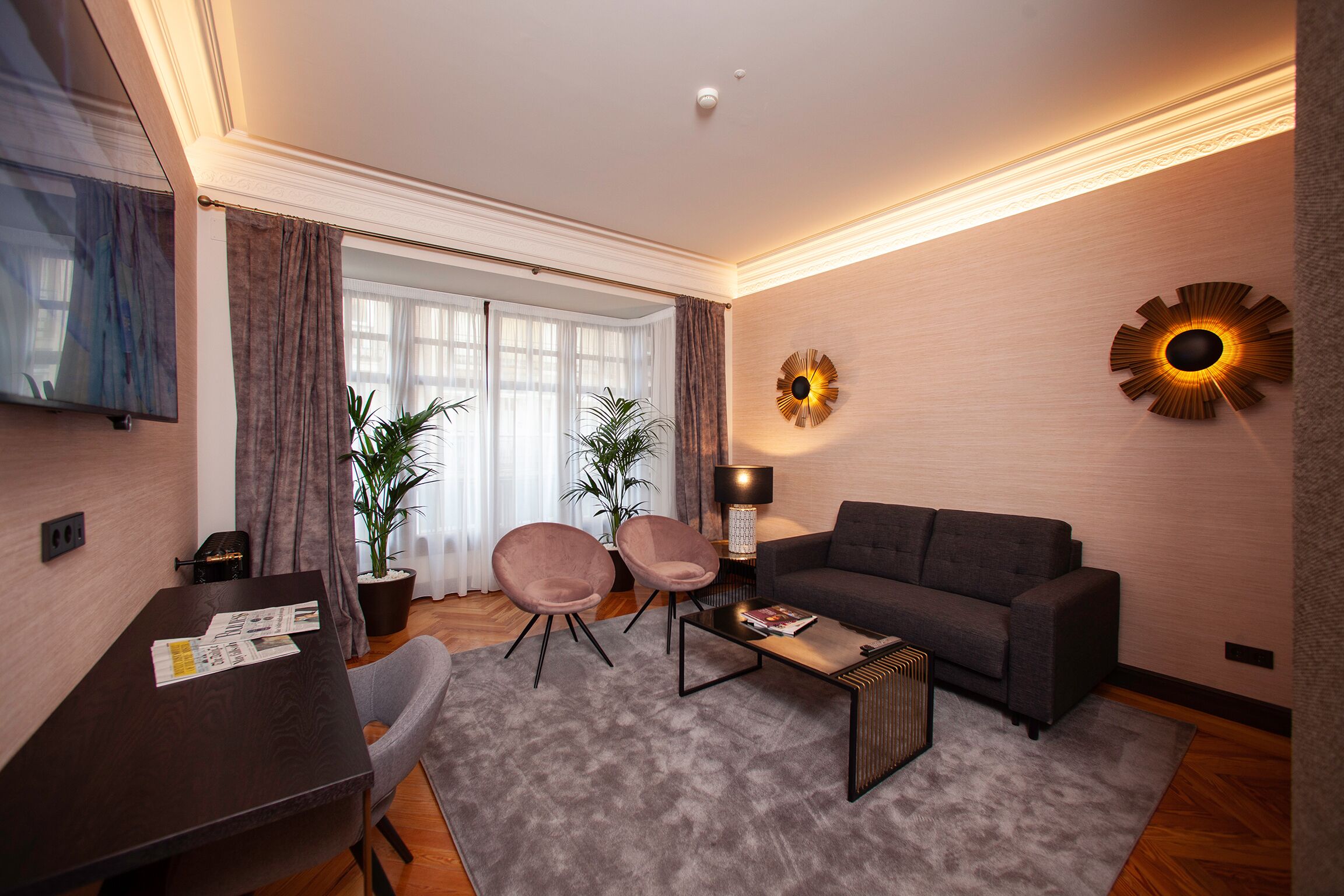 Junior Suite (2 adults and 1 kid) | Minibar, in-room safe, individually decorated, individually furnished