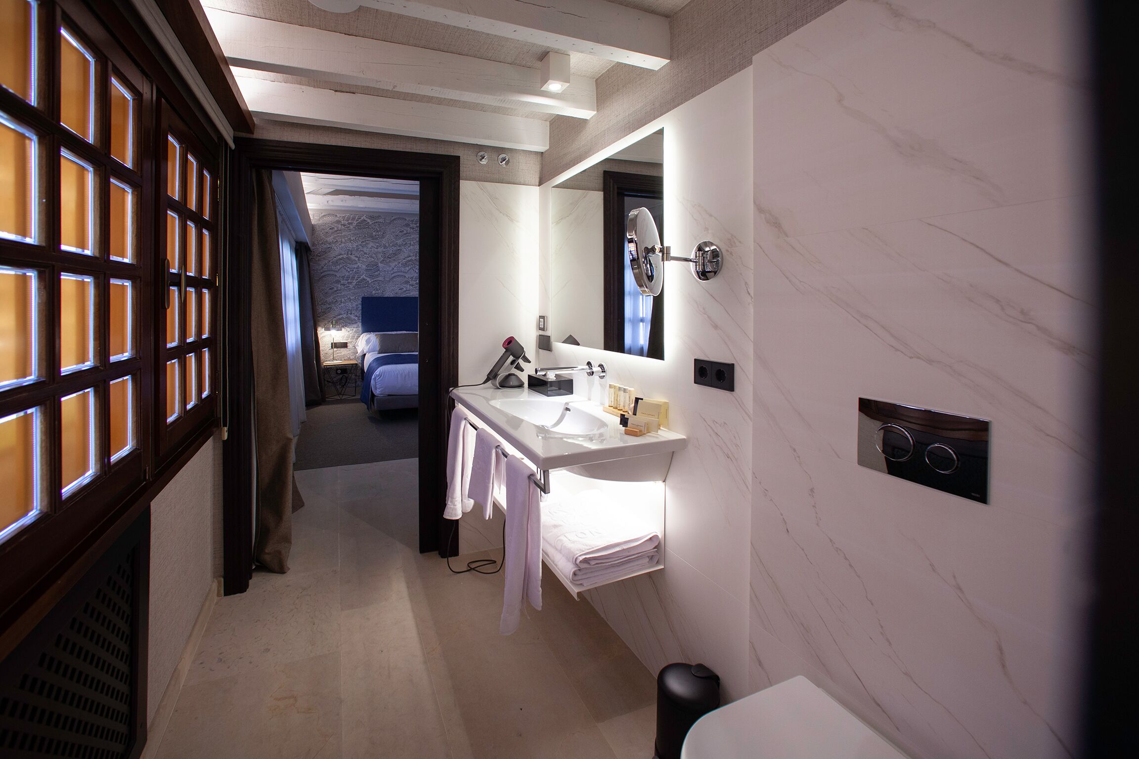 junior suite, terrace | bathroom | free toiletries, hair dryer, bathrobes, slippers