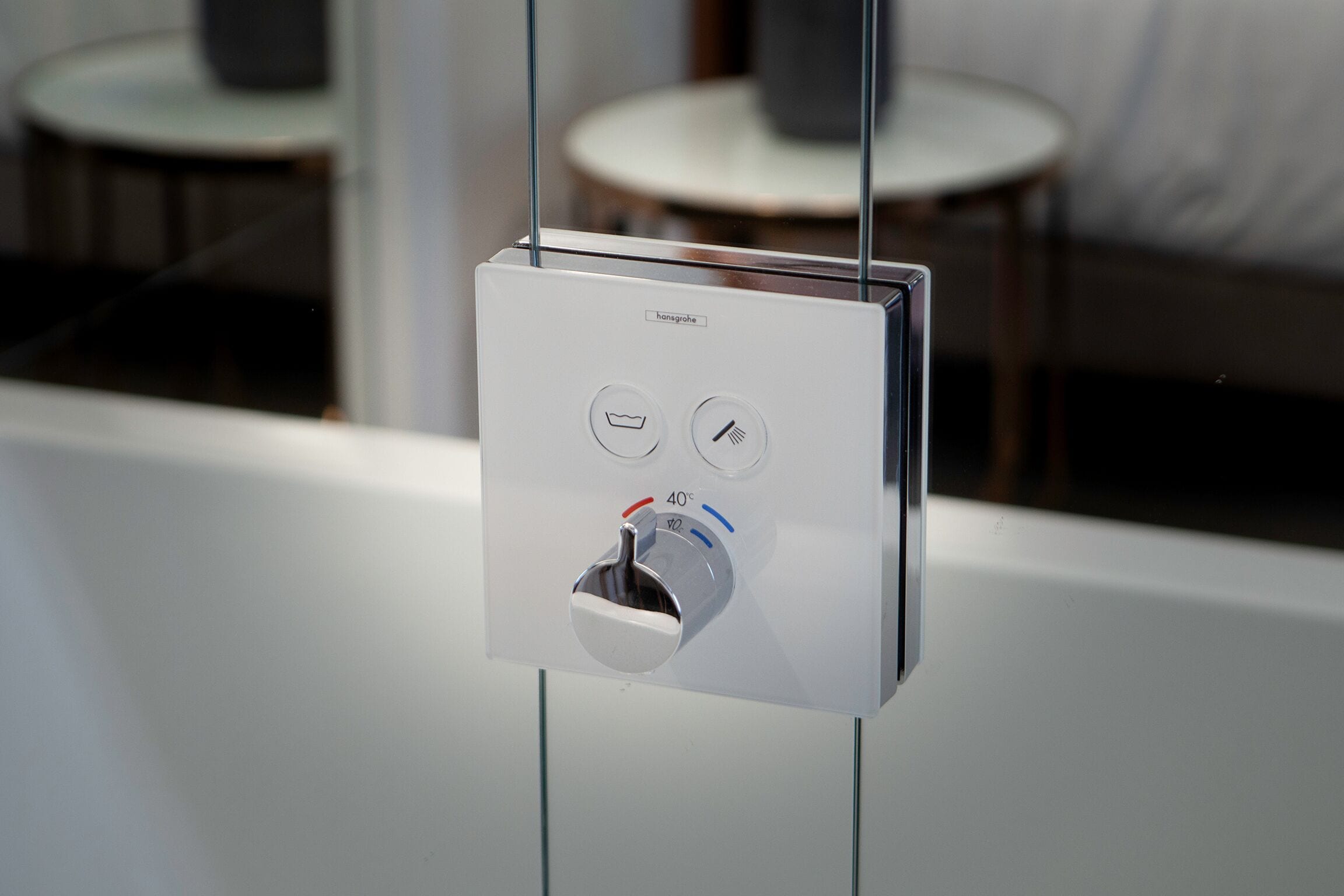 deep-soaking bathtub