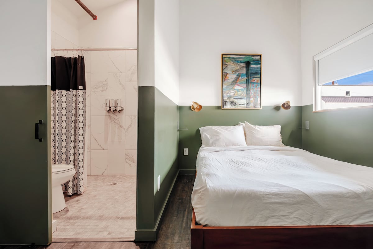 Basic Single Room | Egyptian cotton sheets, premium bedding, down comforters
