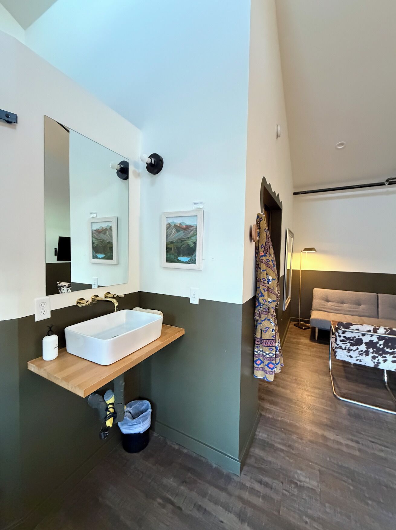 Deluxe Studio Suite | Egyptian cotton sheets, premium bedding, down comforters