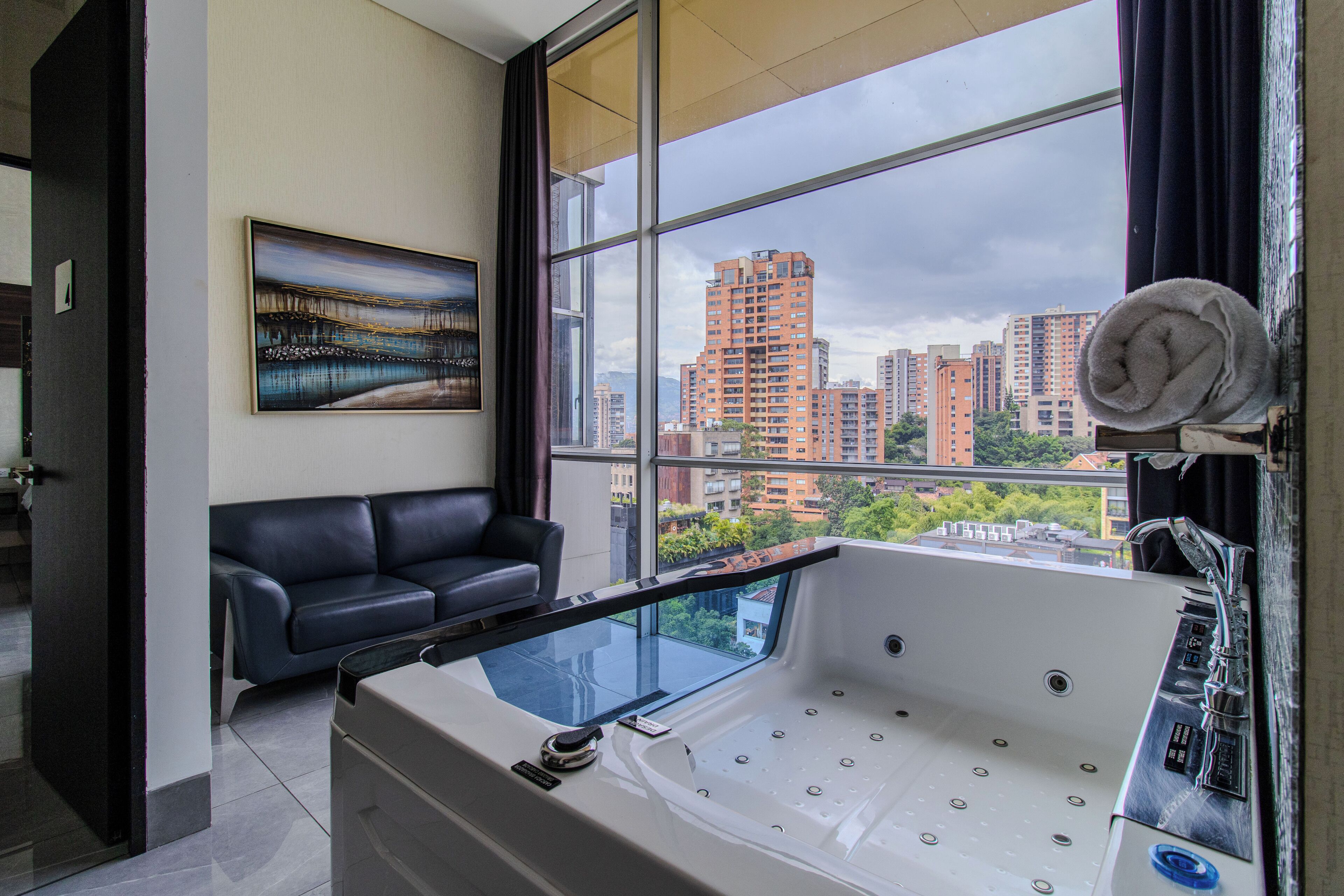 4-bedroom penthouse with hot tub on the balcony | Minibar, in-room safe, individually decorated, individually furnished