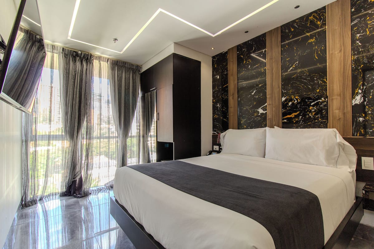 4 bedrooms, in-room safe, individually decorated, individually furnished