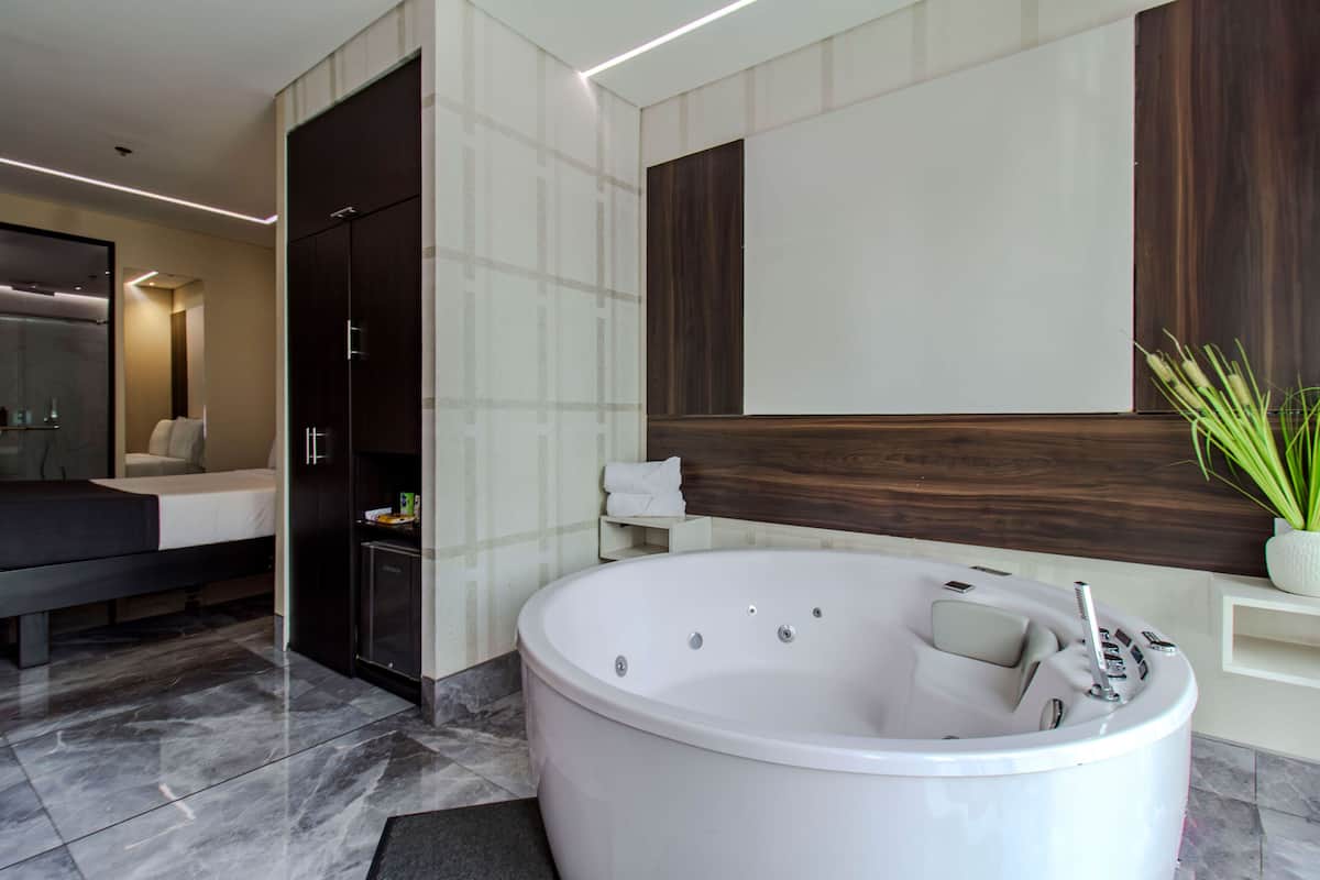 Private spa tub
