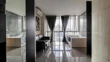 4-Bedroom penthouse with hot tub | Tallelokero huoneessa, yksilöllisesti sisustettu