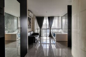 4-Bedroom penthouse with hot tub - Haven, A Design Hotel (Medellín)